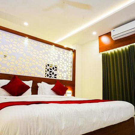 Hotel 24Inn Residency Pathanamthitta Bagian luar foto