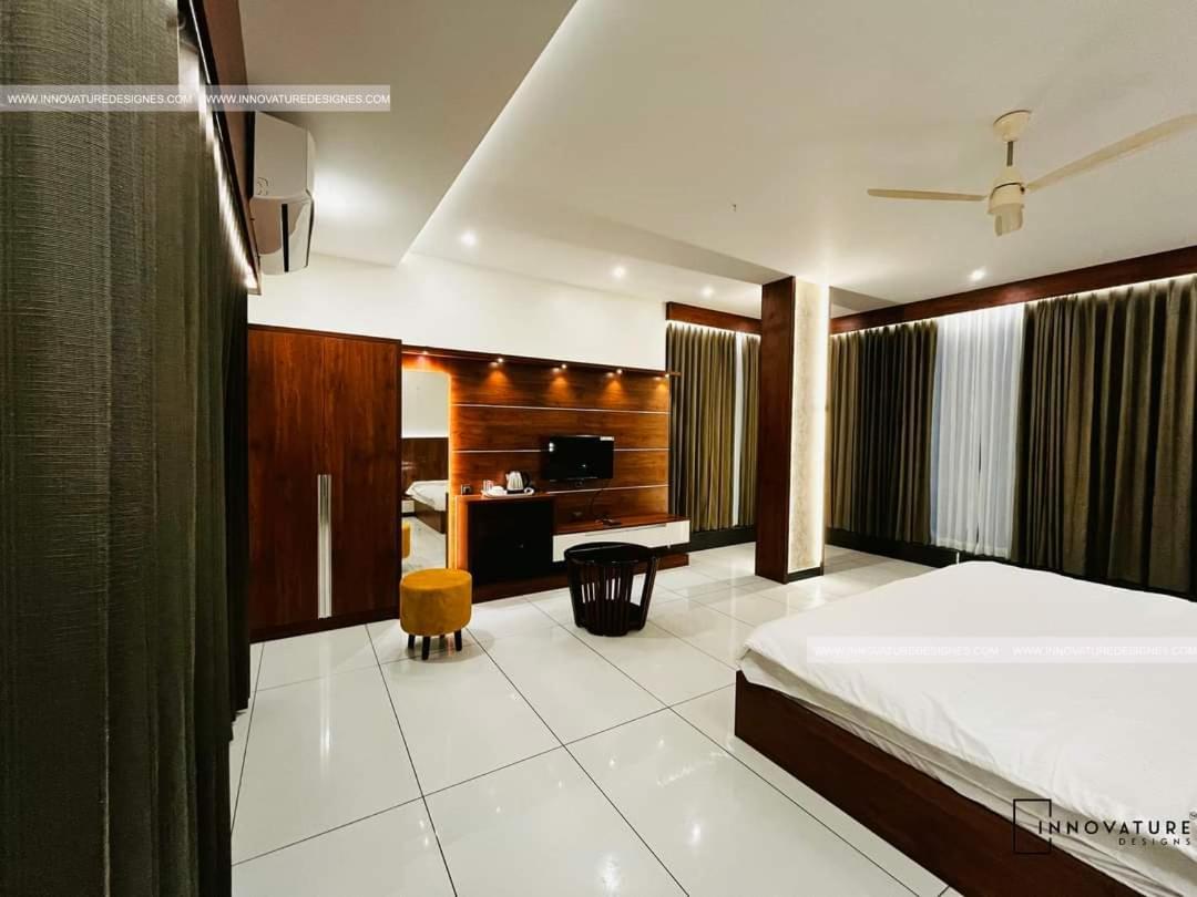 Hotel 24Inn Residency Pathanamthitta Bagian luar foto